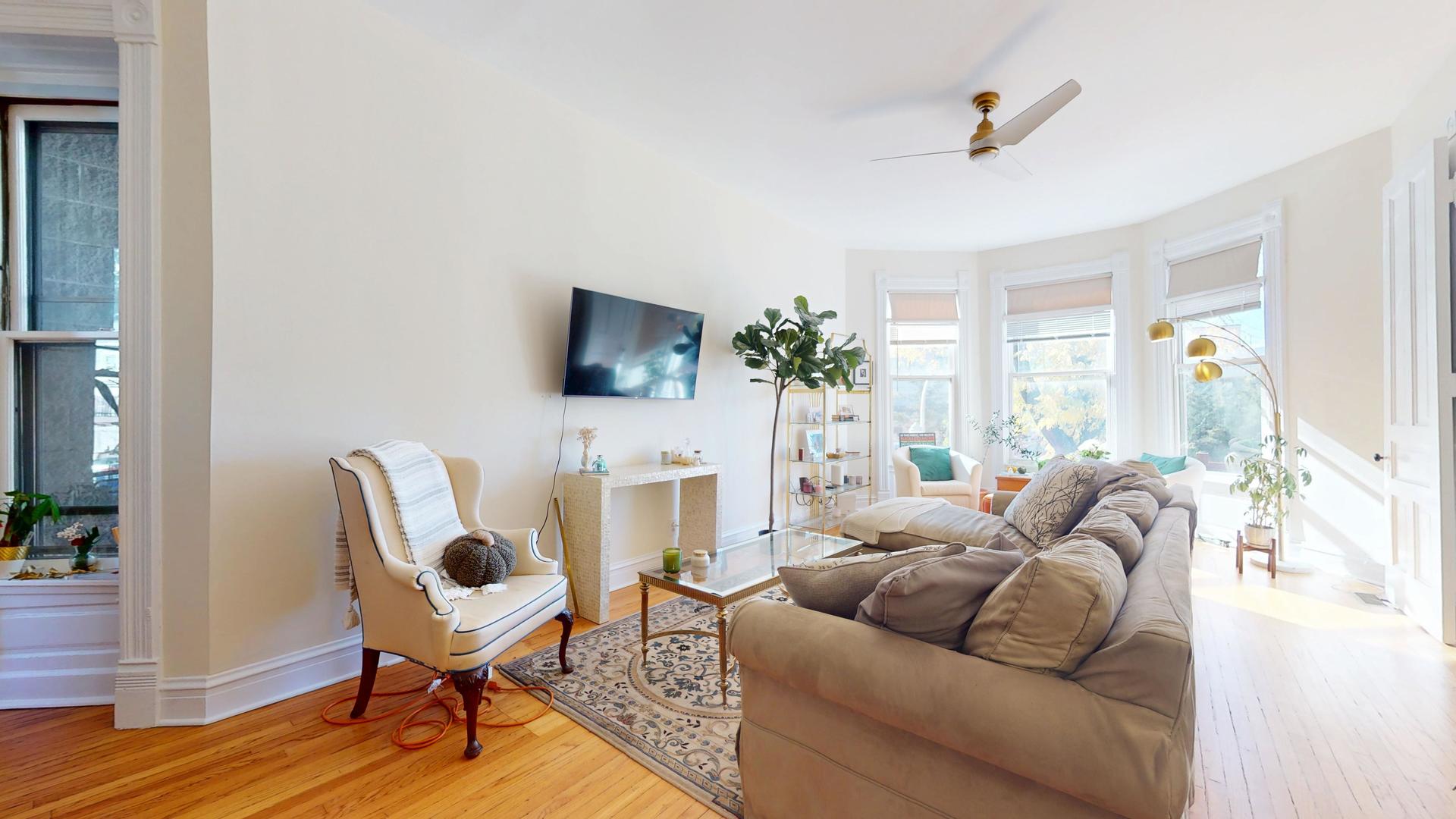 3233 N Wilton Avenue Unit: 2