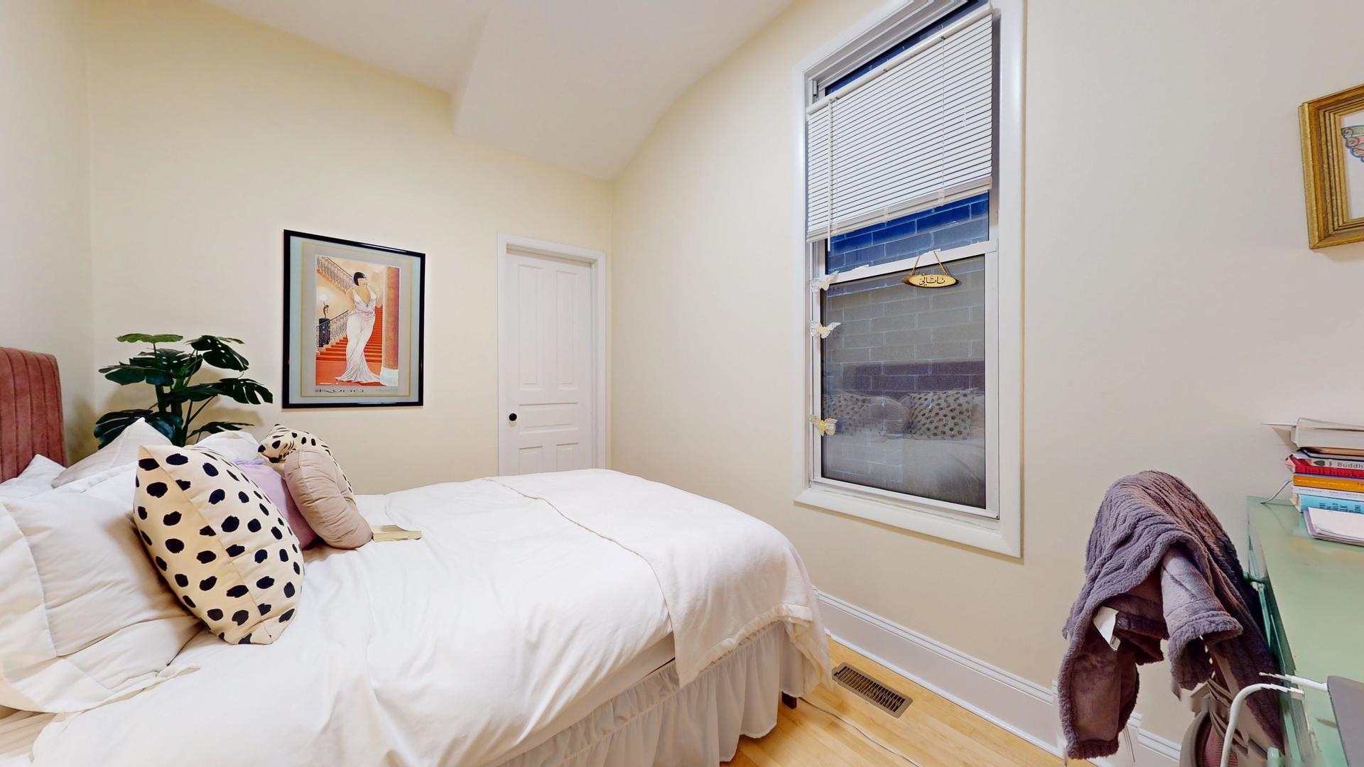 3233 N Wilton Avenue Unit: 2