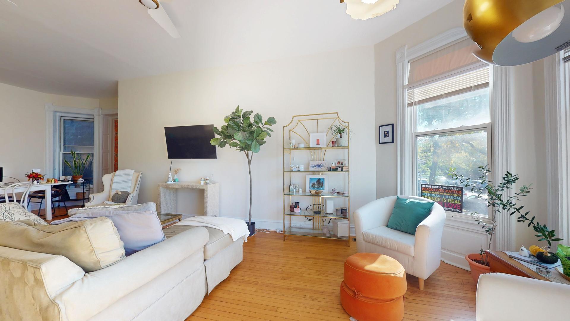 3233 N Wilton Avenue Unit: 2