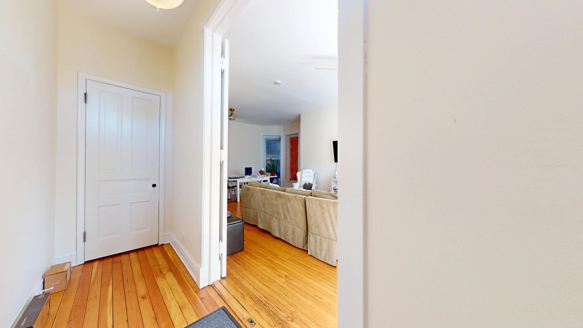 3233 N Wilton Avenue Unit: 2