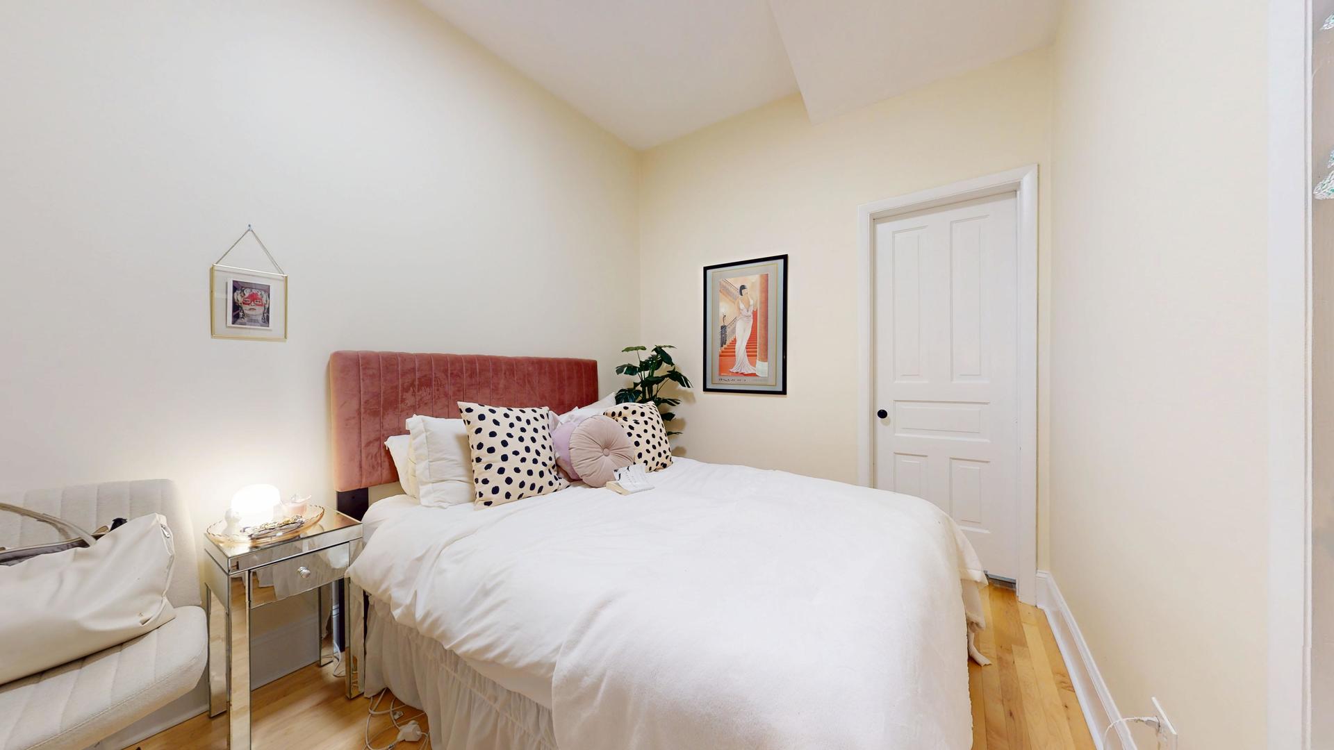 3233 N Wilton Avenue Unit: 2