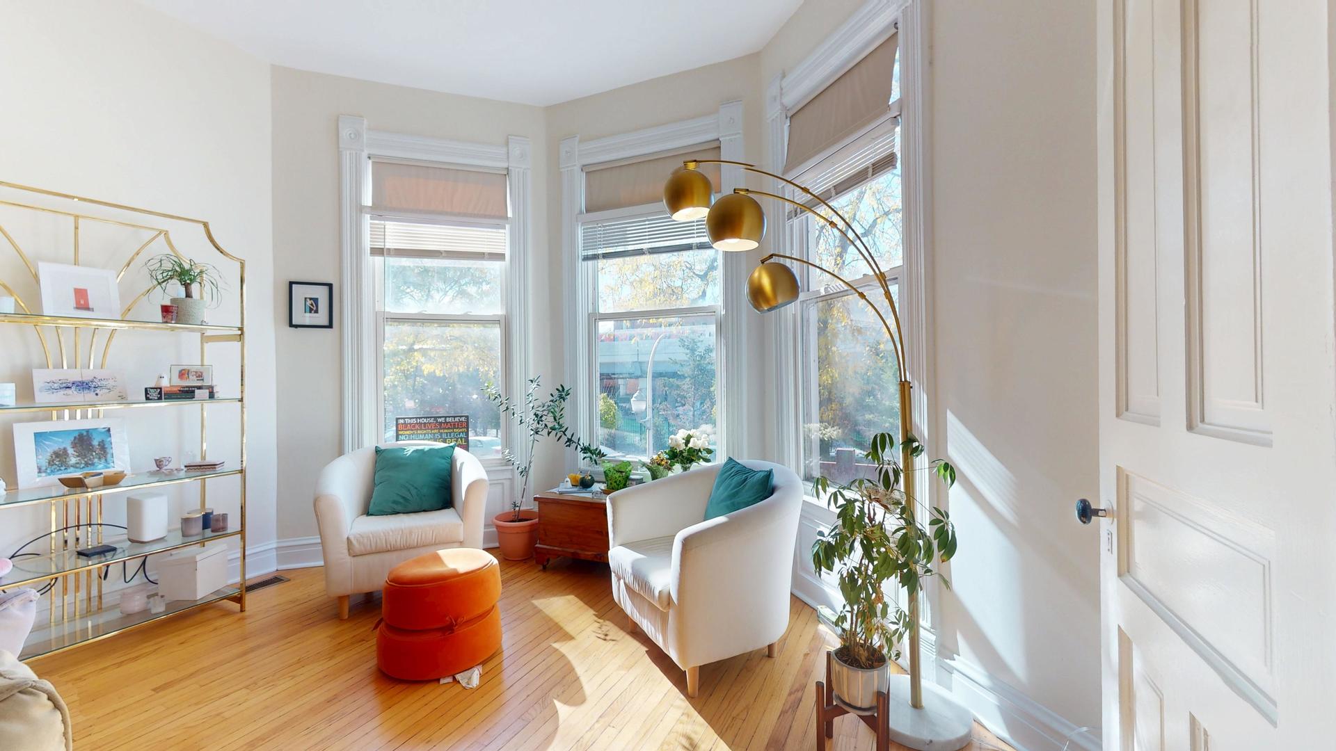 3233 N Wilton Avenue Unit: 2