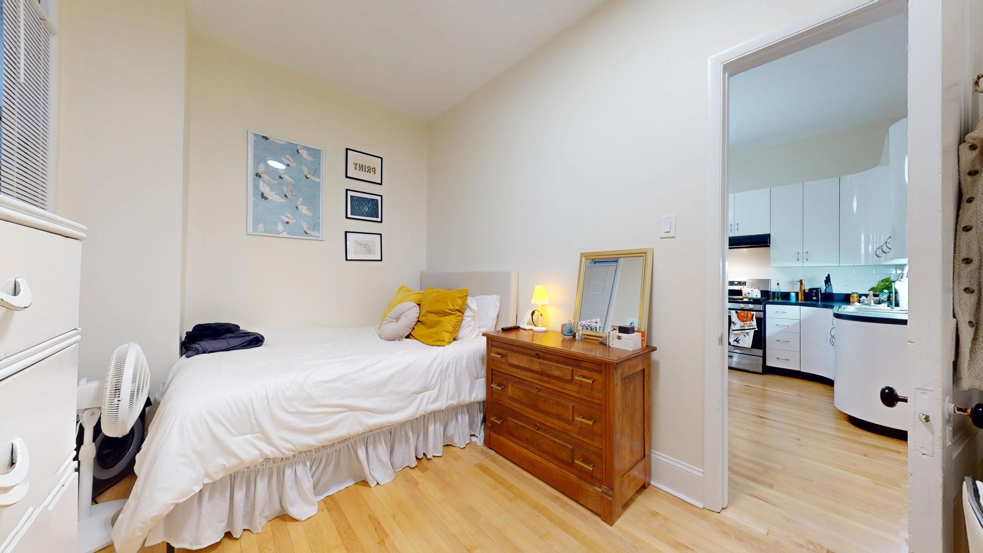 3233 N Wilton Avenue Unit: 2