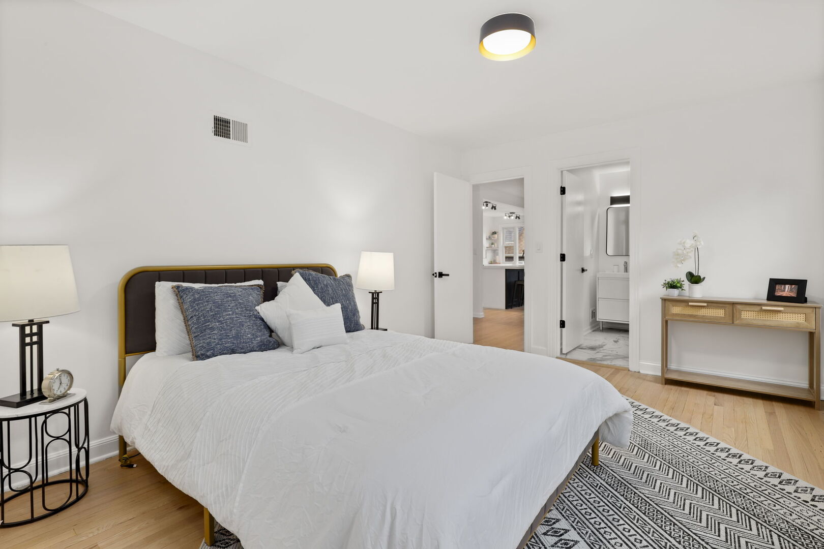 5828 N Melvina Avenue