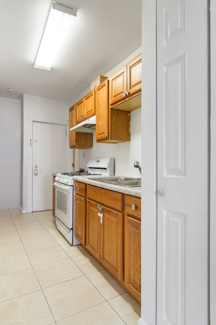 1900 S Throop Street