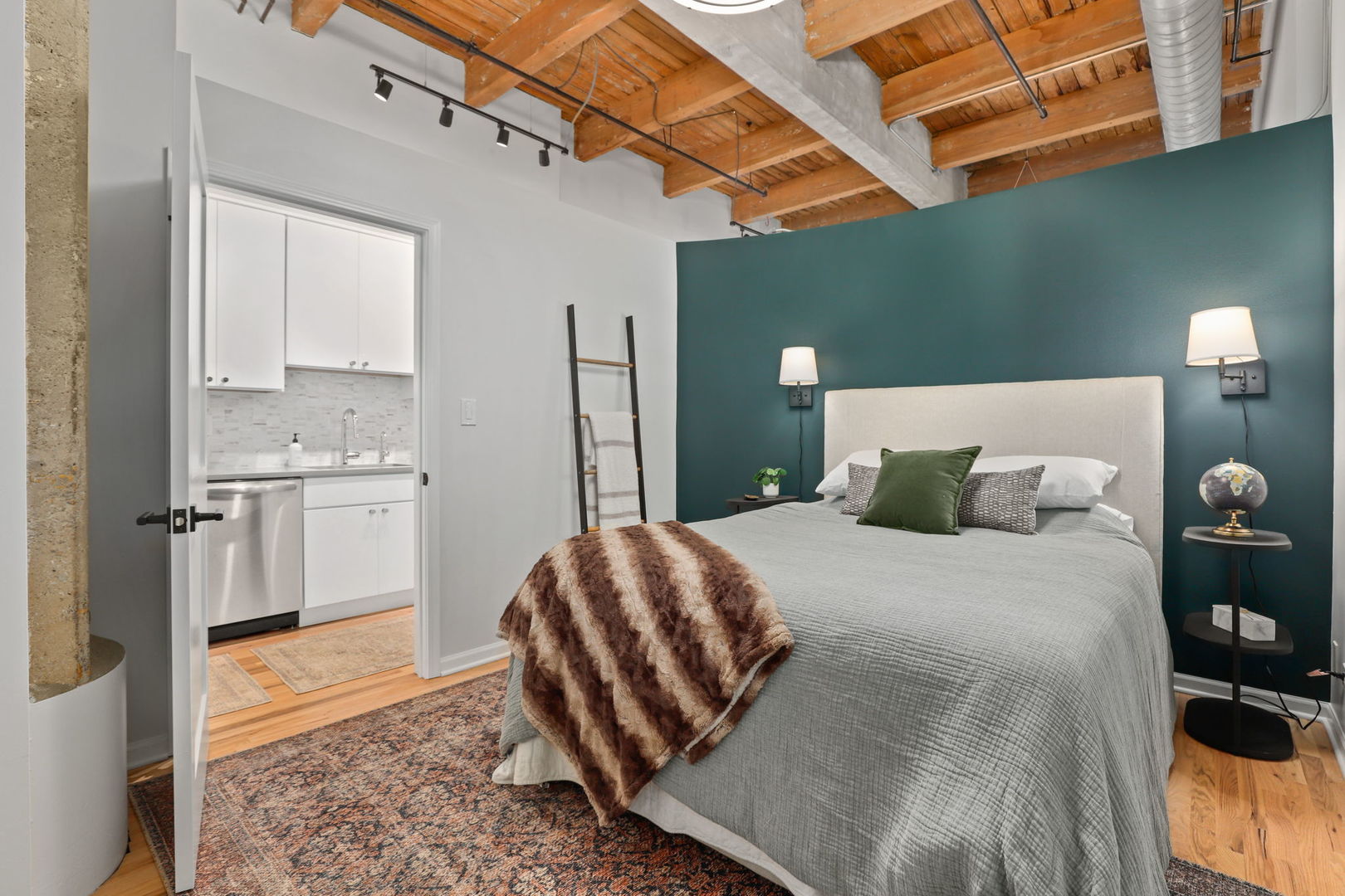 215 N Aberdeen Street Unit: 202B