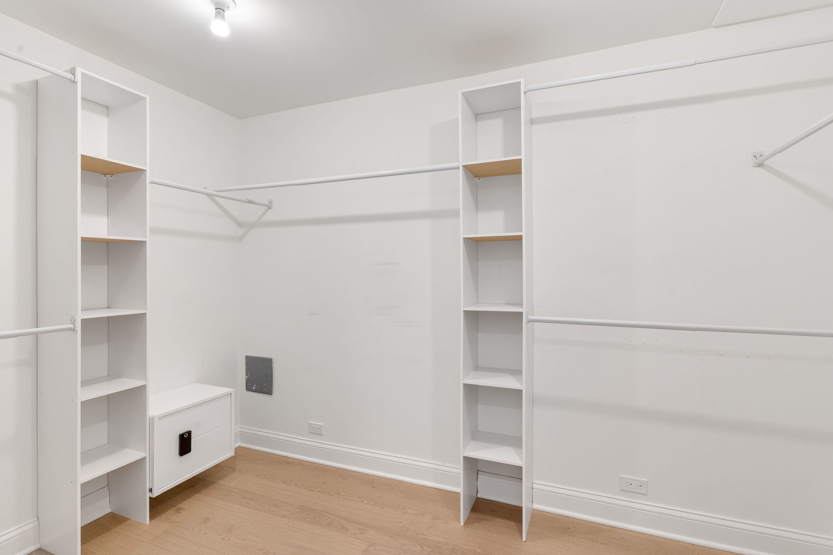 180 E Pearson Street Unit: 3502