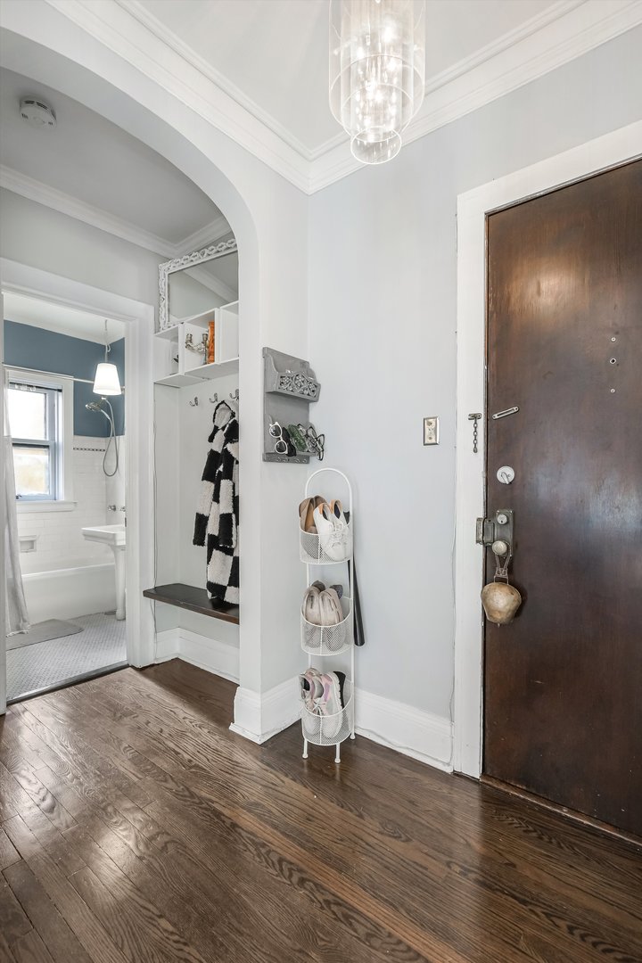 832 MICHIGAN Avenue Unit: 3G