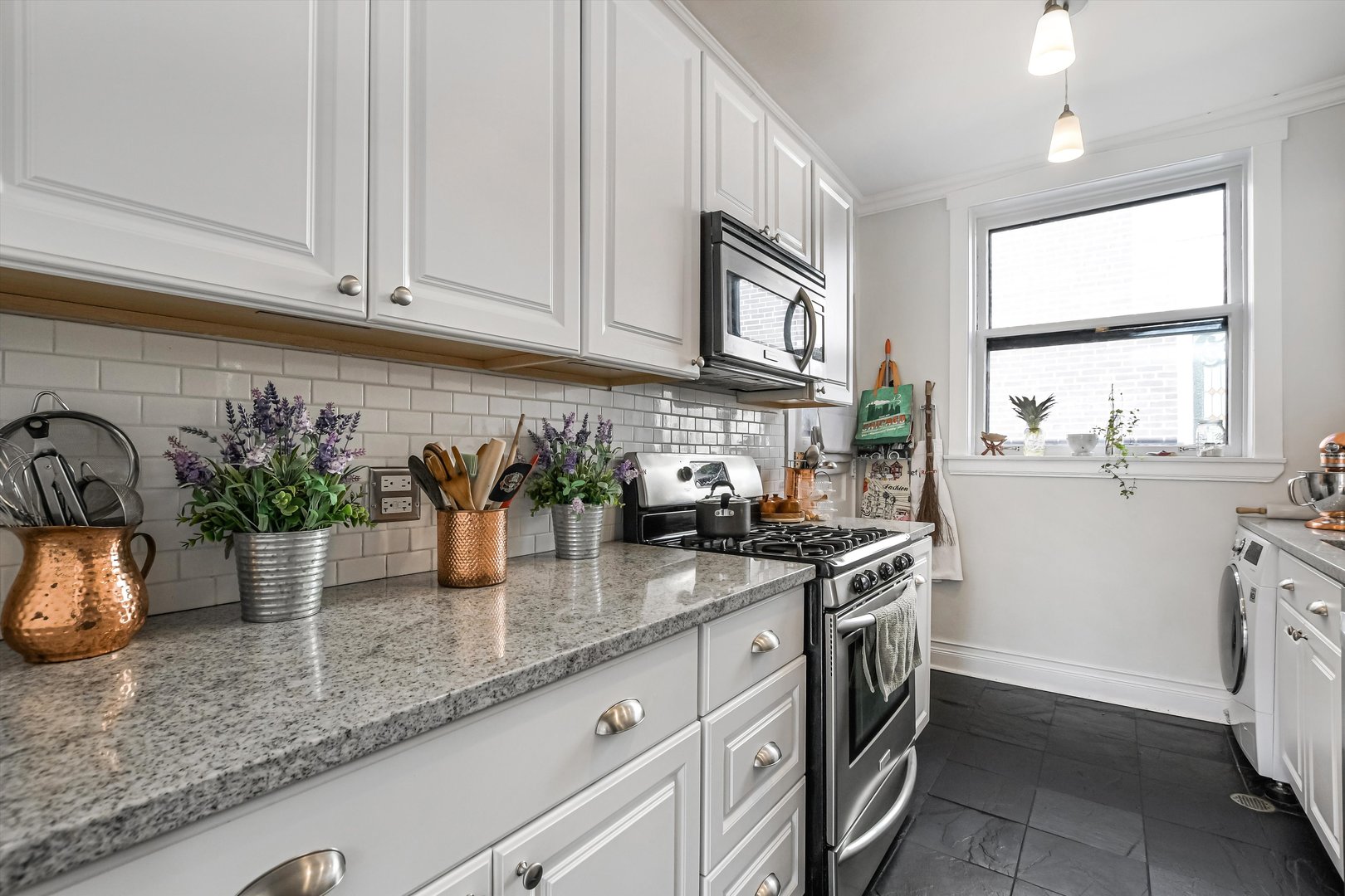 832 MICHIGAN Avenue Unit: 3G