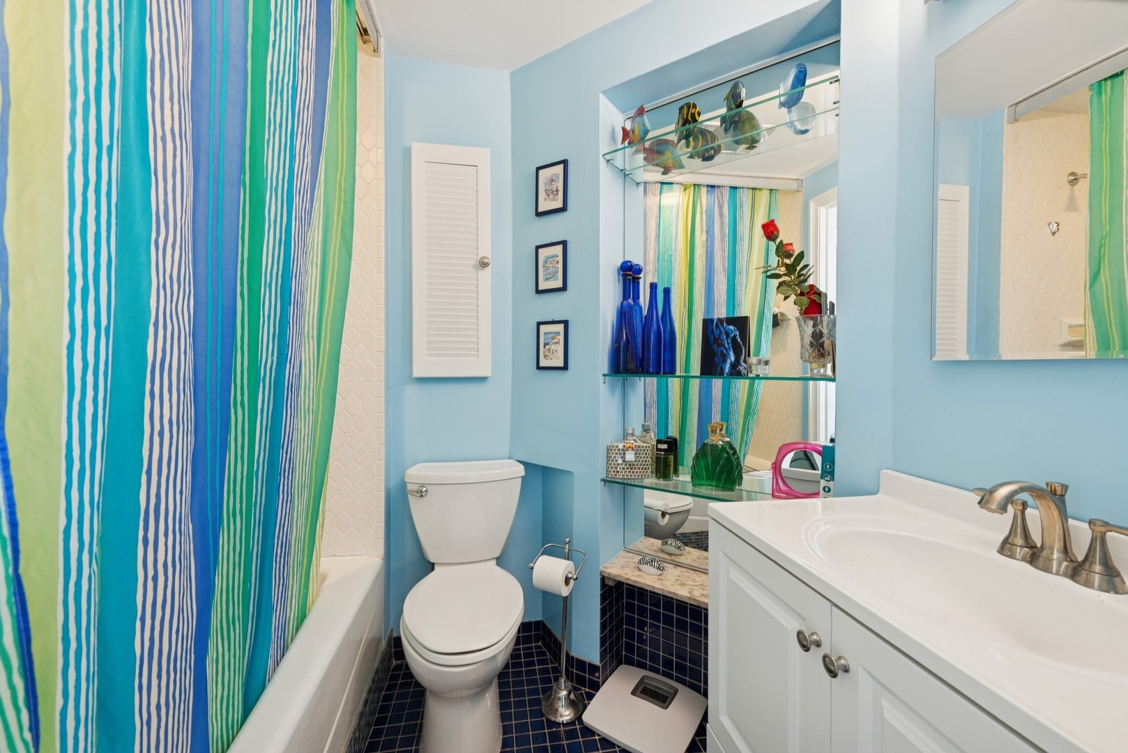 5555 N Sheridan Road Unit: 1906