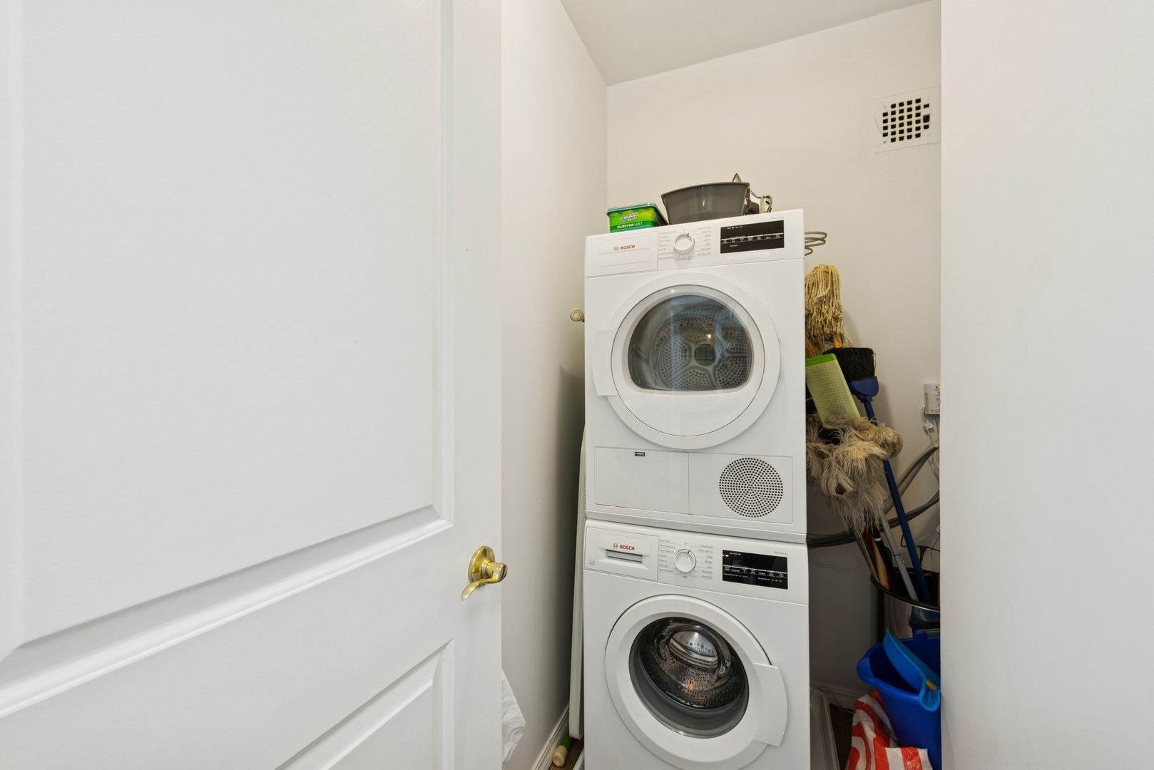 5555 N Sheridan Road Unit: 1906