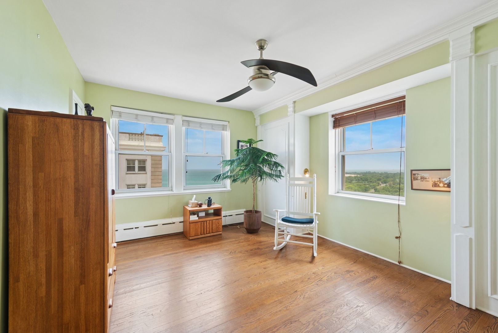 5555 N Sheridan Road Unit: 1906