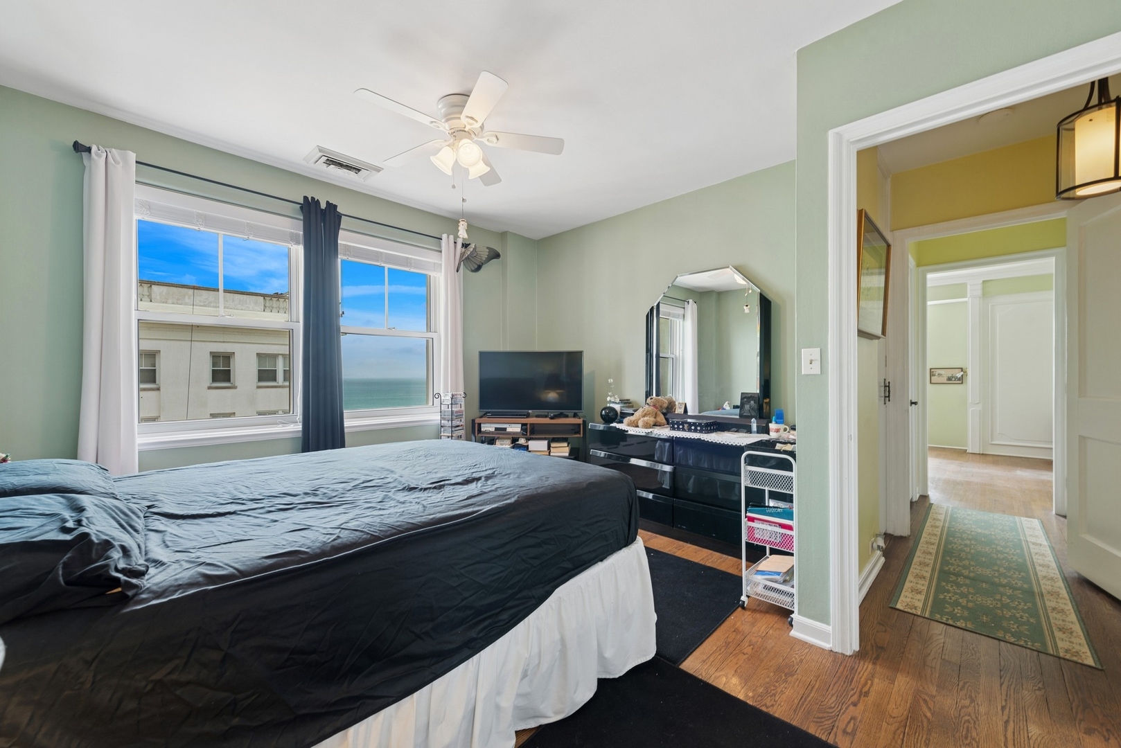 5555 N Sheridan Road Unit: 1906