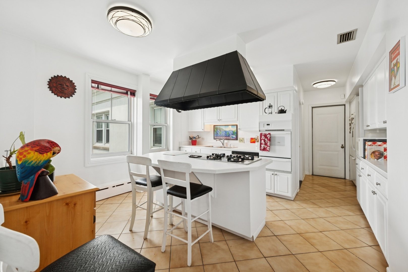 5555 N Sheridan Road Unit: 1906