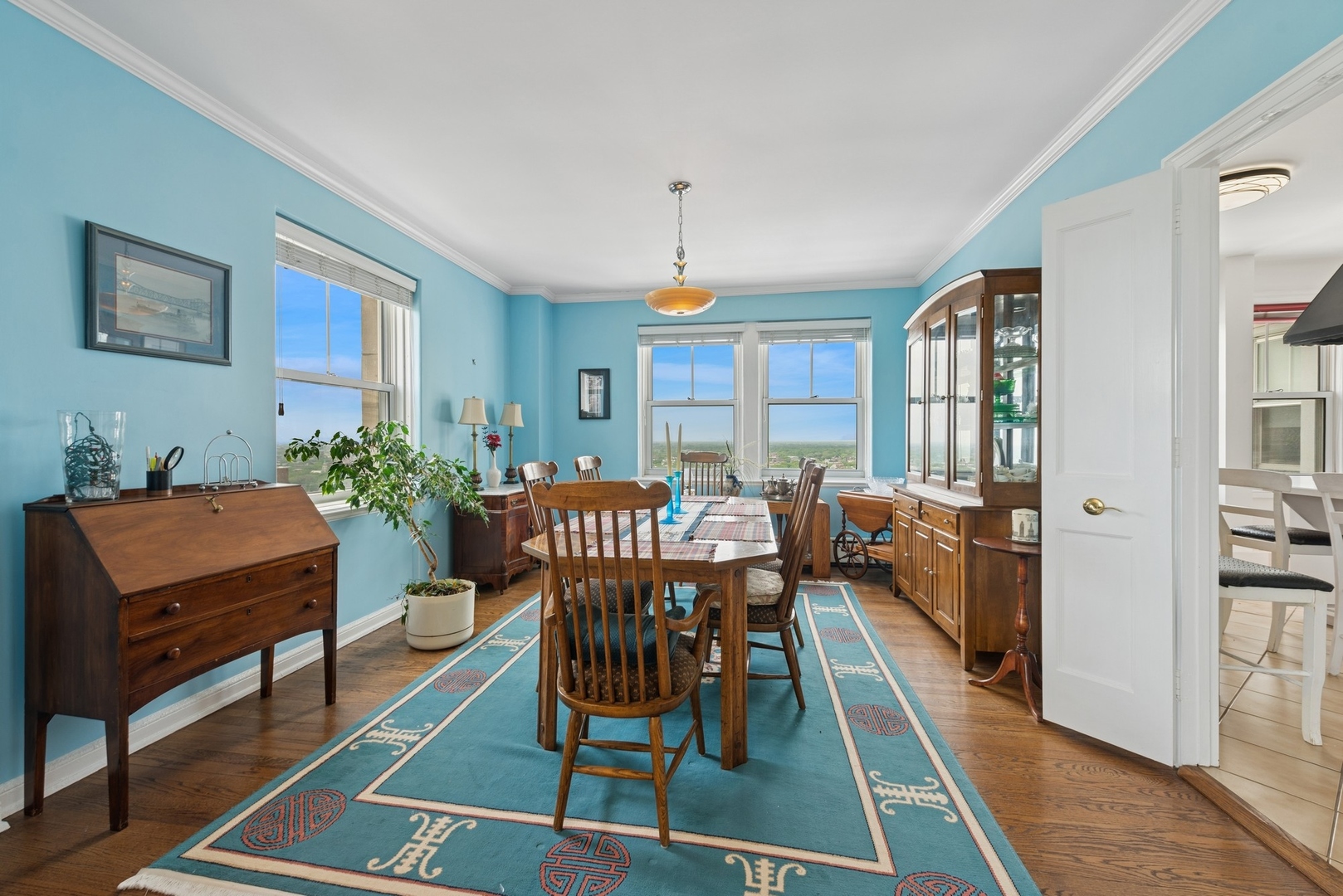 5555 N Sheridan Road Unit: 1906