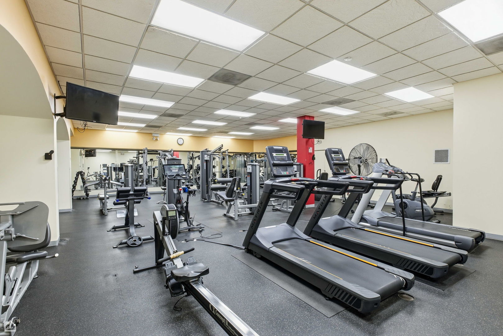 3200 N LAKE SHORE Drive Unit: 604