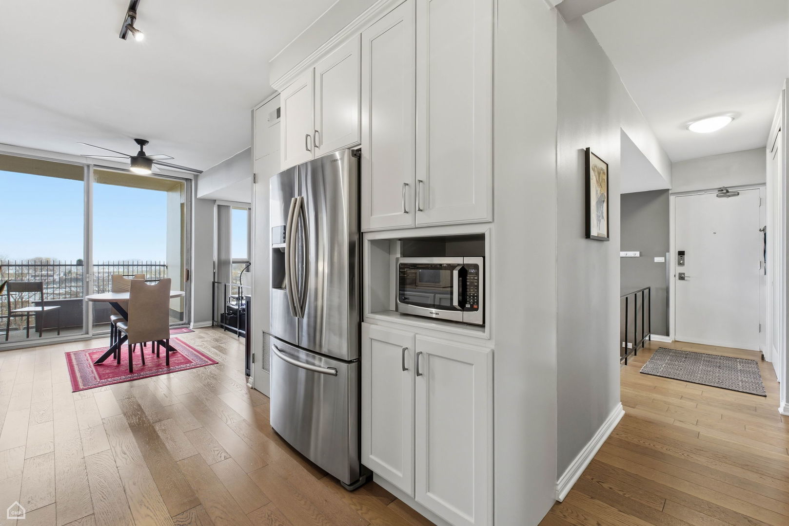 3200 N LAKE SHORE Drive Unit: 604