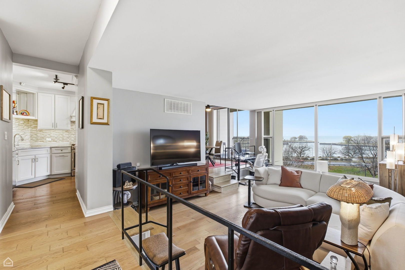 3200 N LAKE SHORE Drive Unit: 604