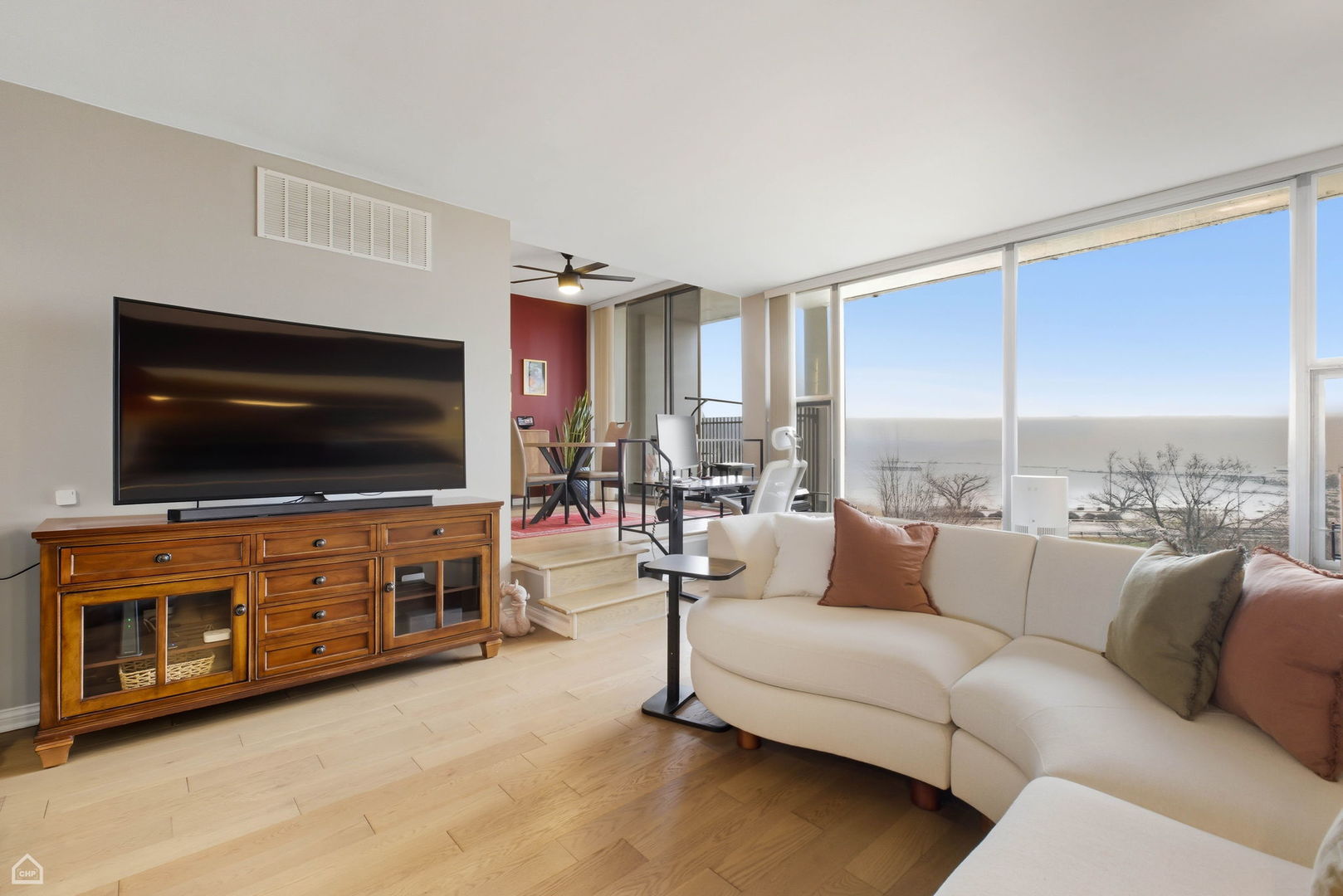 3200 N LAKE SHORE Drive Unit: 604