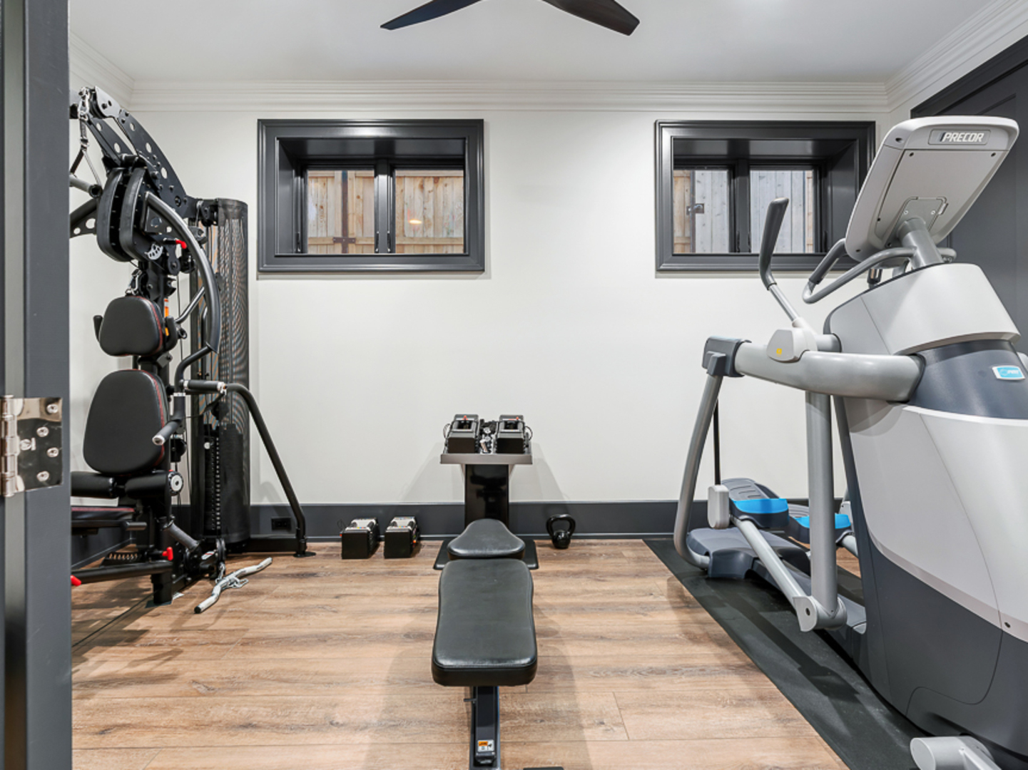 3336 N Oakley Avenue