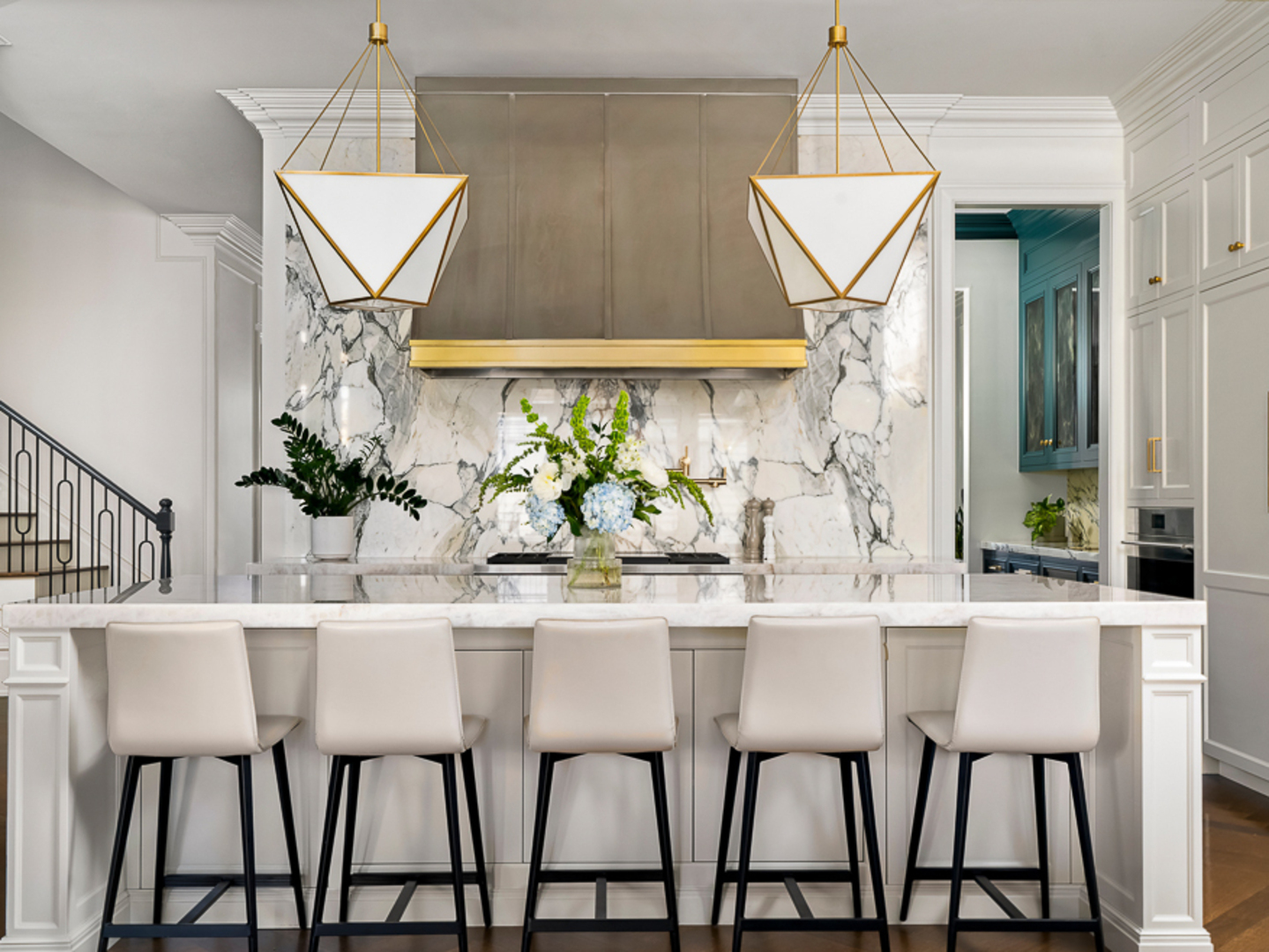 3336 N Oakley Avenue