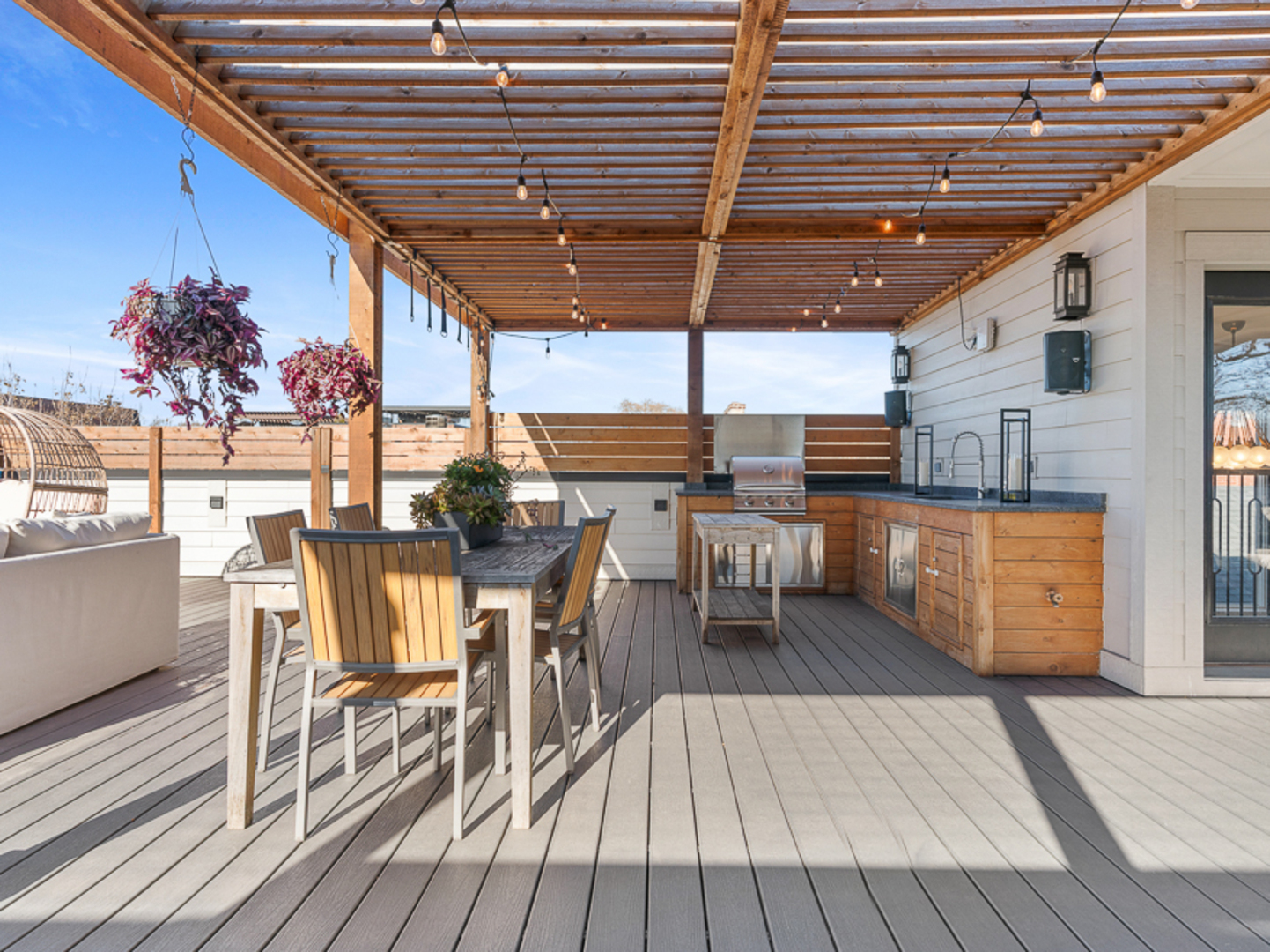 3336 N Oakley Avenue