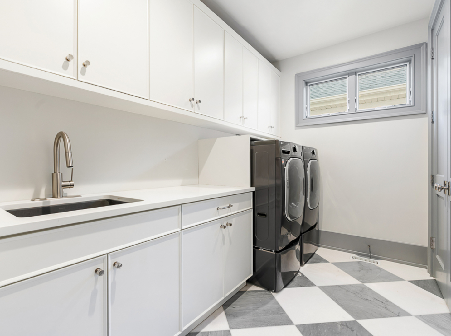 3336 N Oakley Avenue