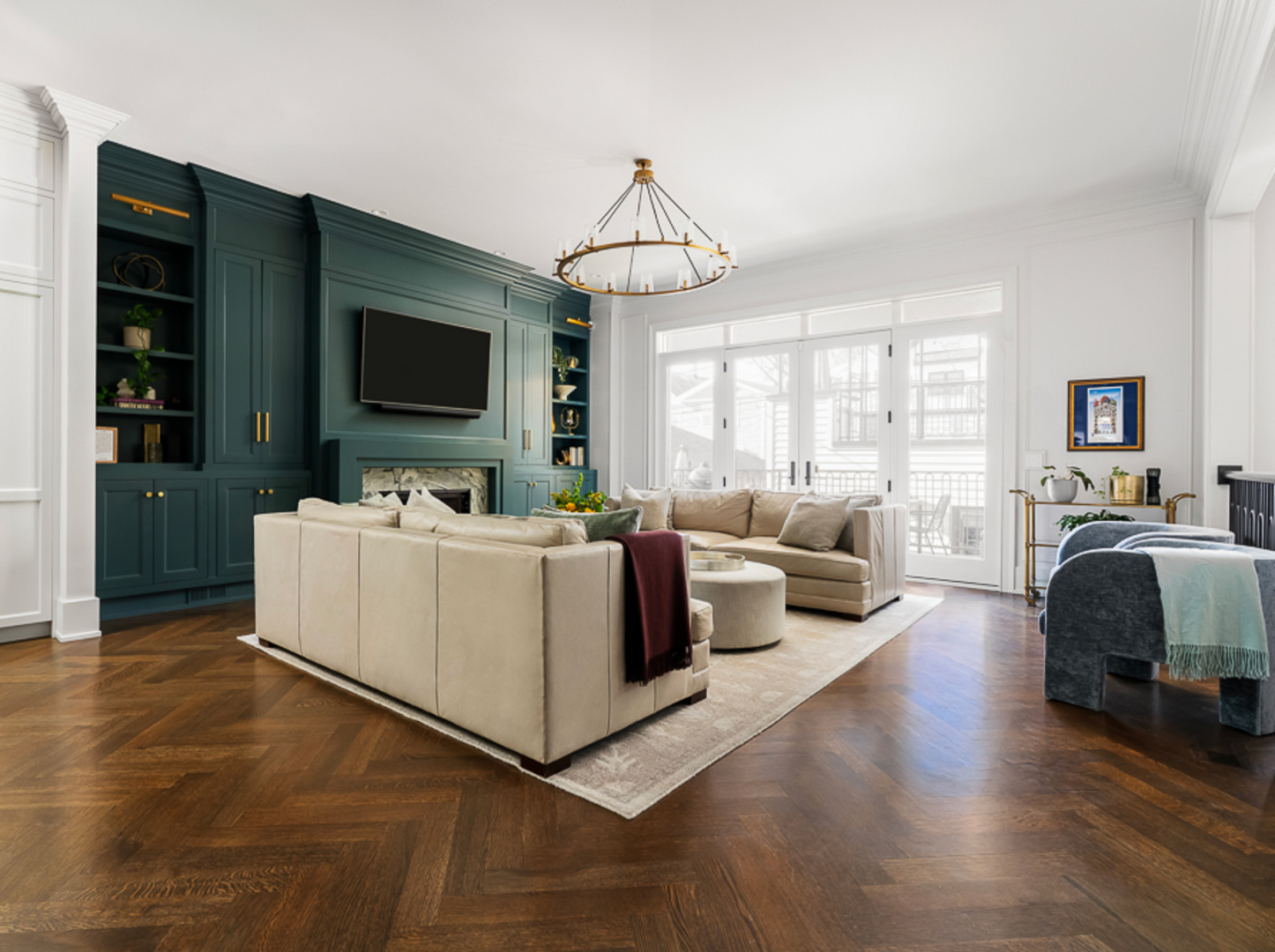 3336 N Oakley Avenue