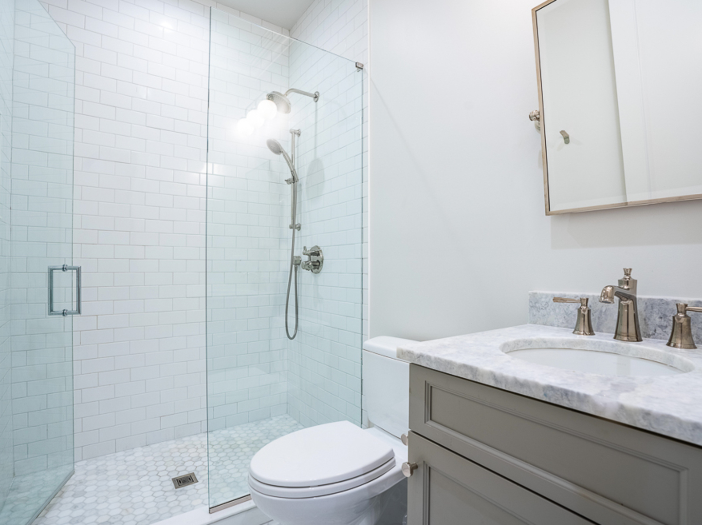 3336 N Oakley Avenue