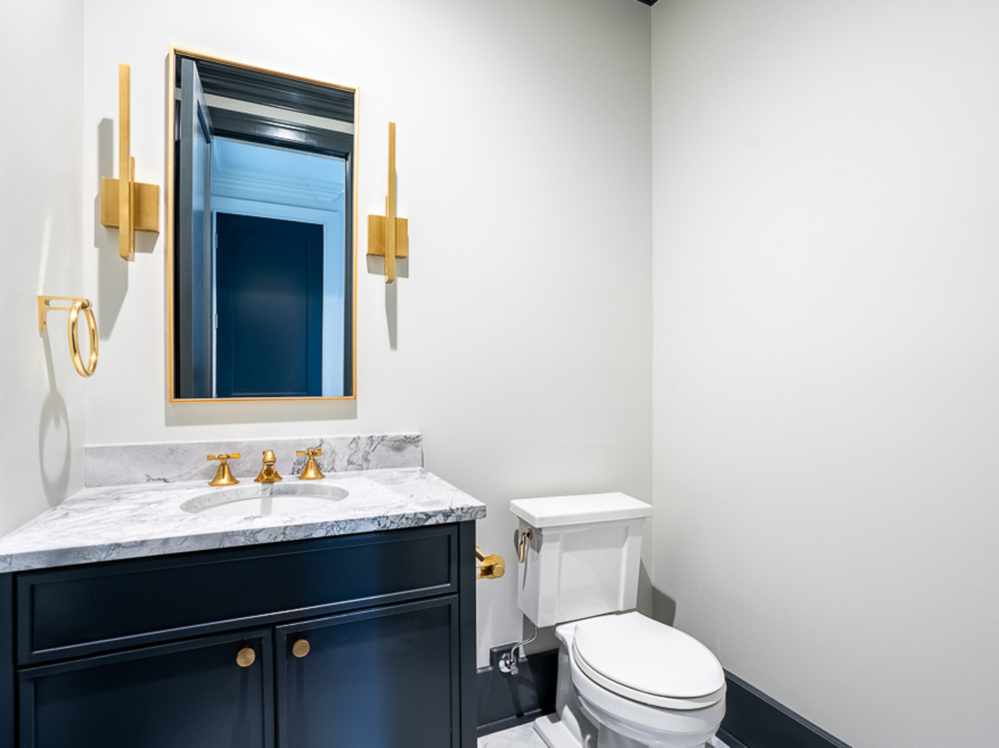 3336 N Oakley Avenue