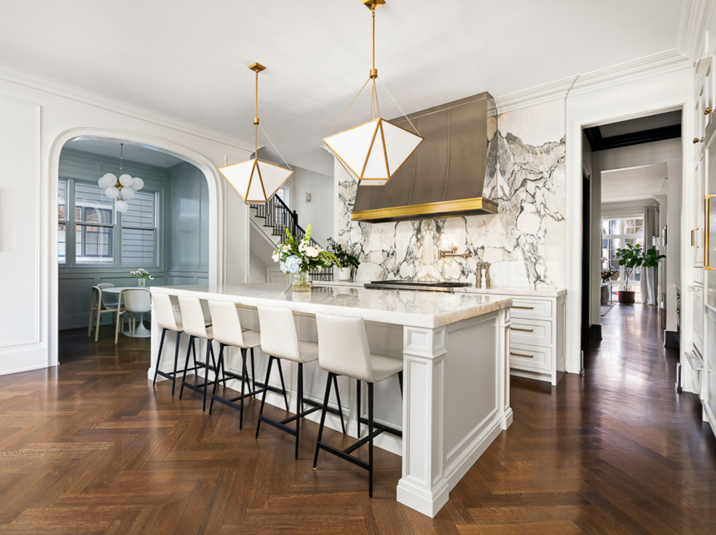 3336 N Oakley Avenue