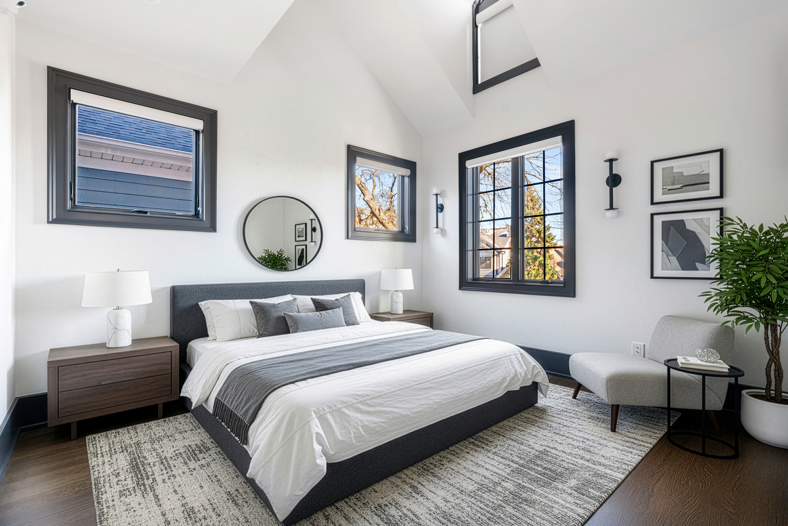 3336 N Oakley Avenue