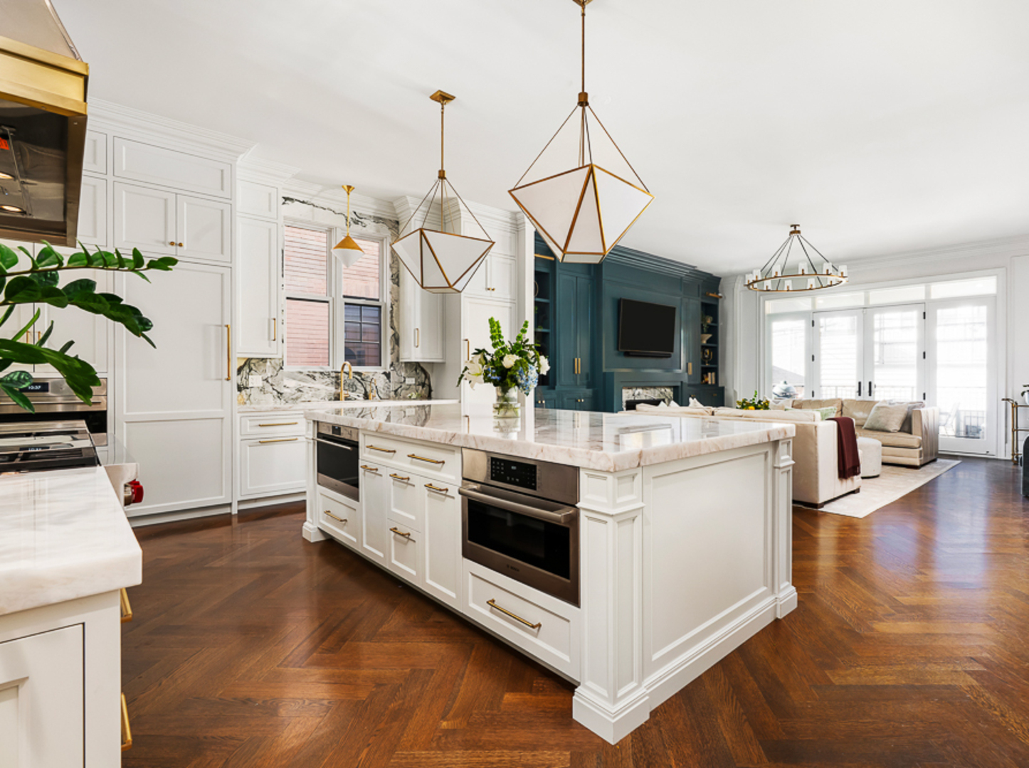 3336 N Oakley Avenue