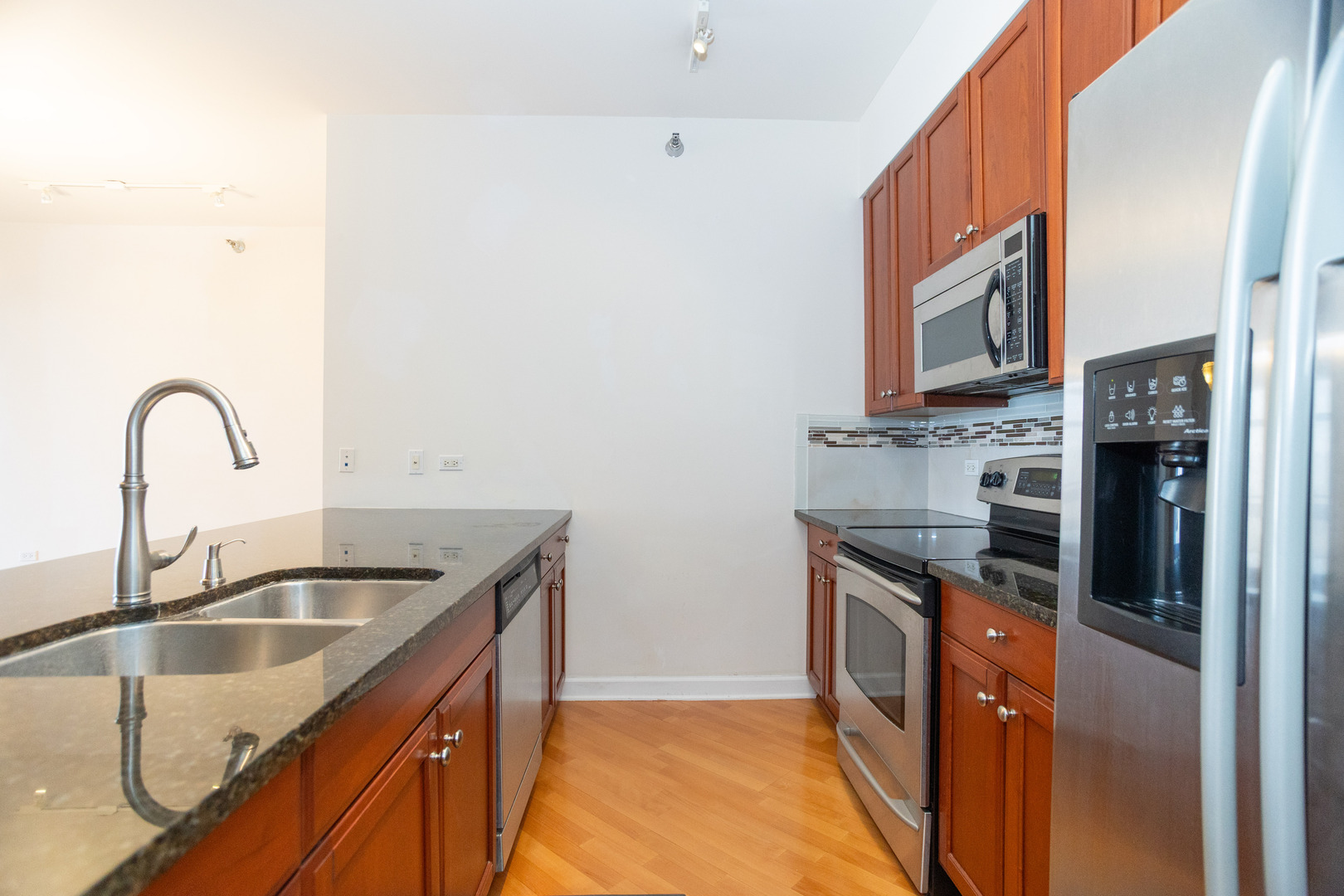 1335 S Prairie Avenue Unit: 1609
