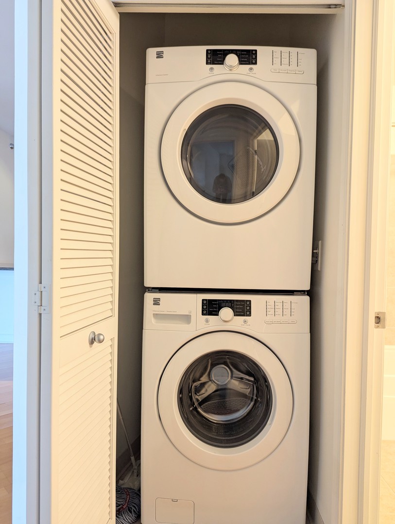 1335 S Prairie Avenue Unit: 1609