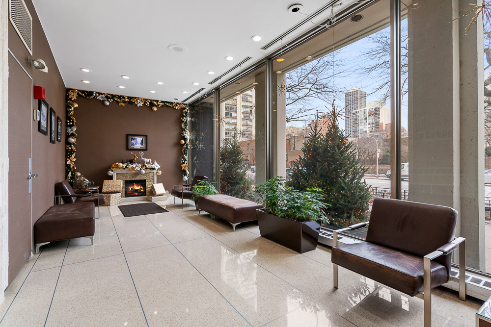 1455 N Sandburg Terrace Unit: 2907B