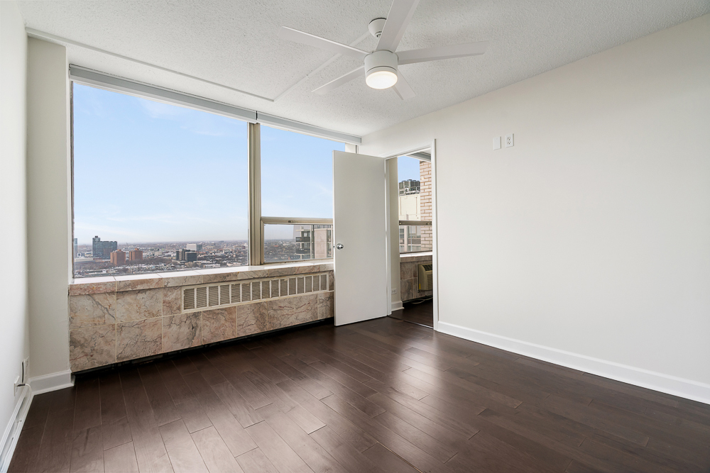 1455 N Sandburg Terrace Unit: 2907B