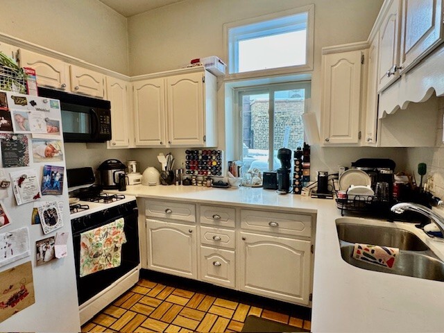 623 W BELDEN Avenue Unit: 2