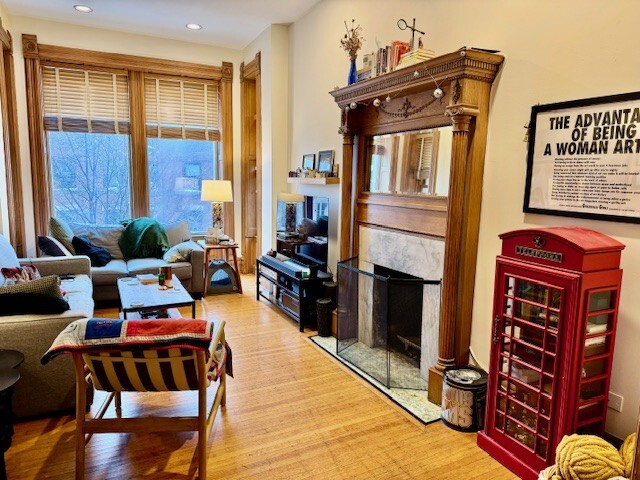 623 W BELDEN Avenue Unit: 2