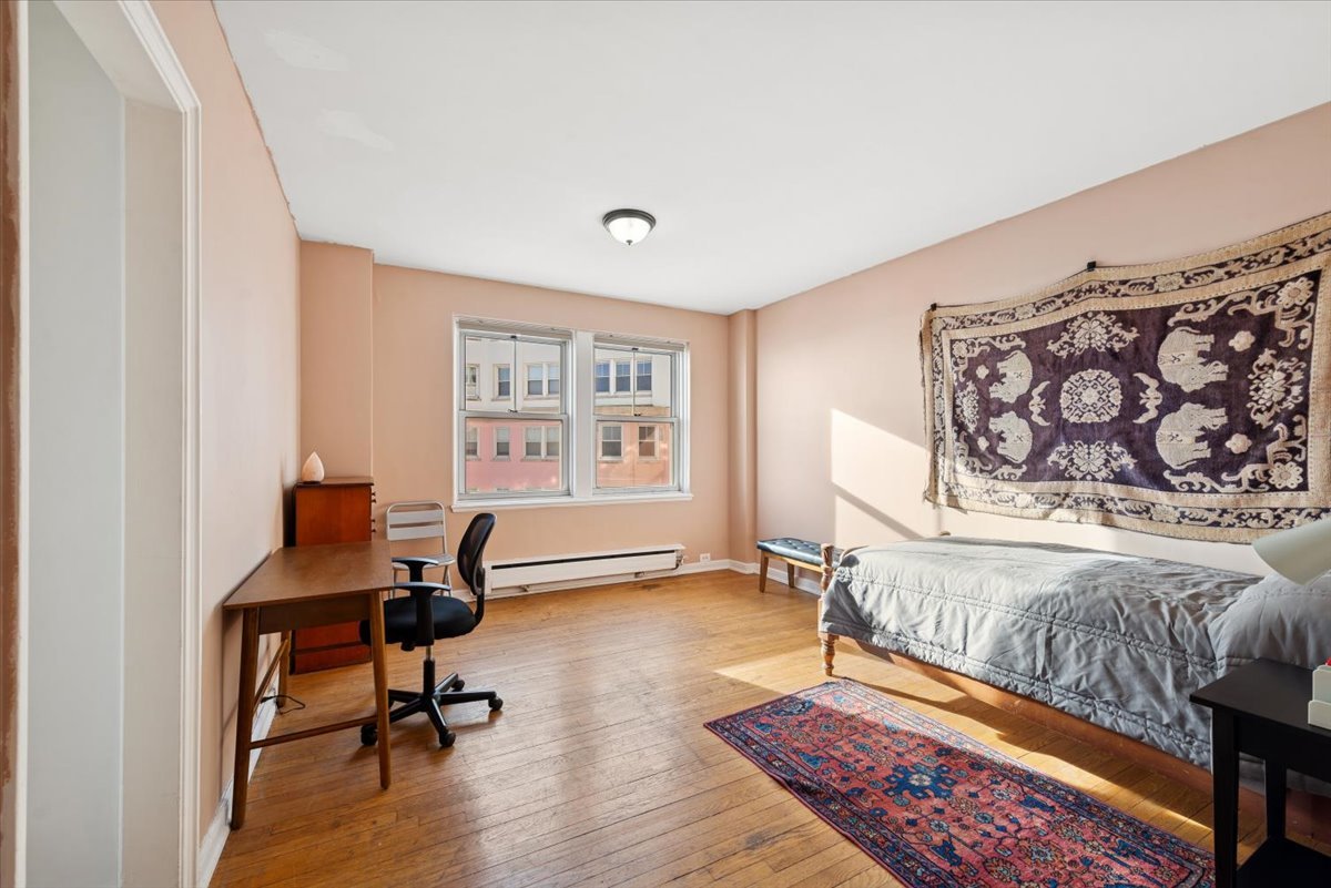 5555 N Sheridan Road Unit: 1716