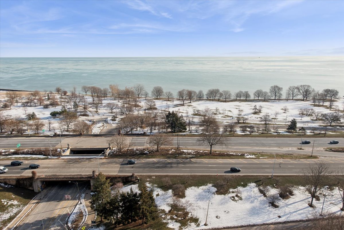 5555 N Sheridan Road Unit: 1716