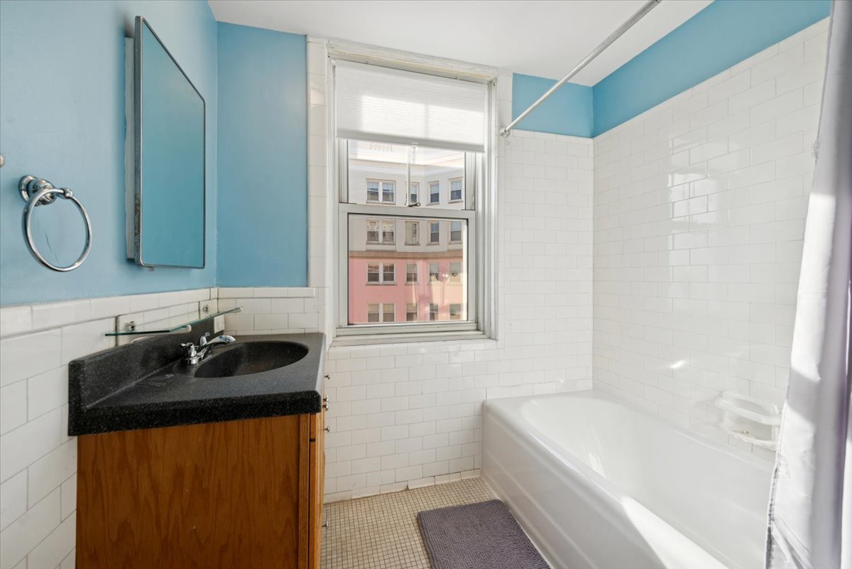 5555 N Sheridan Road Unit: 1716