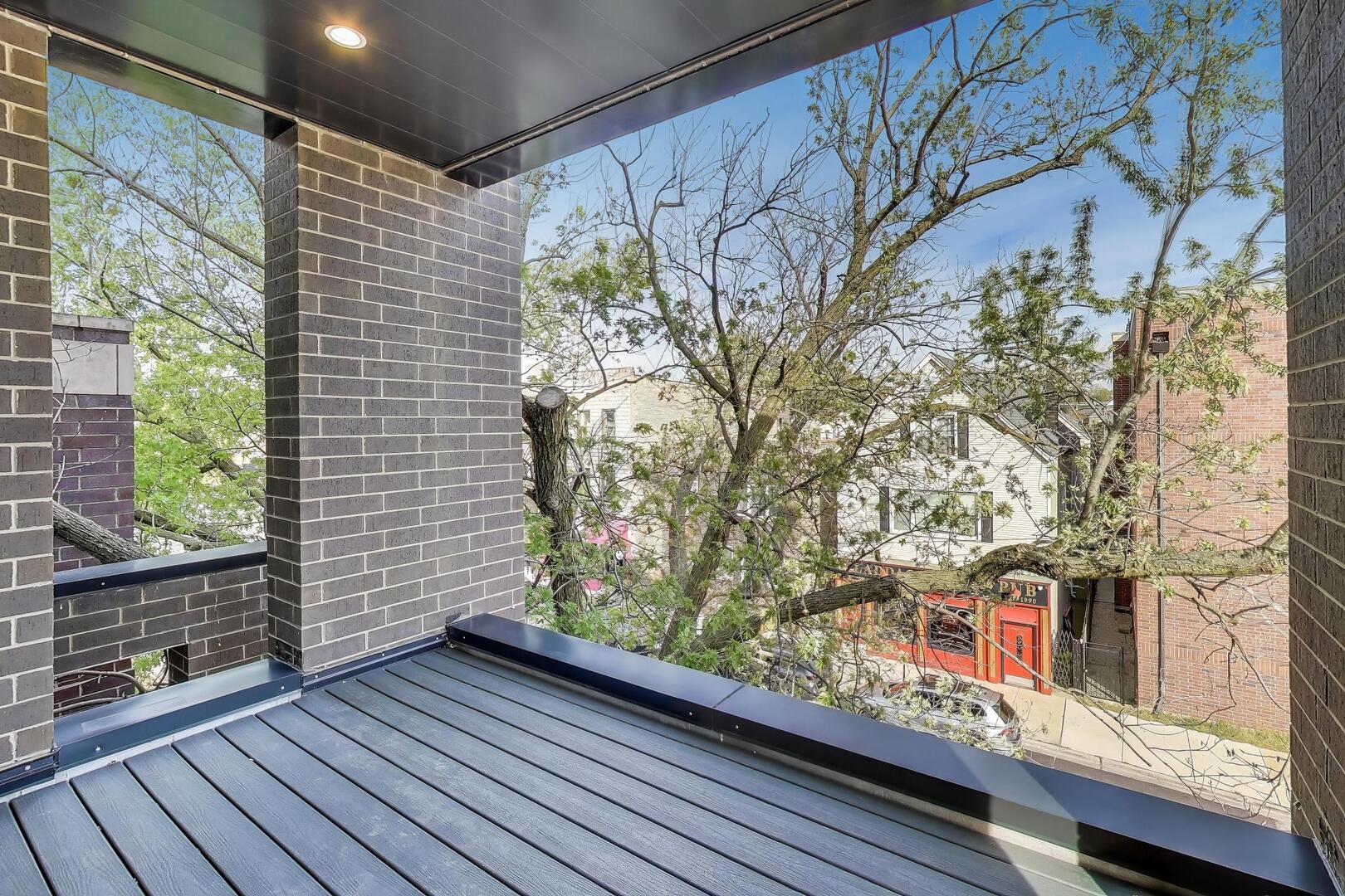 2307 W Foster Avenue Unit: 3