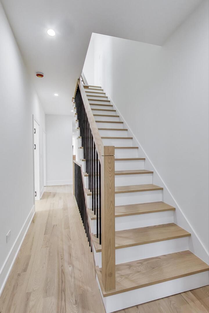 2307 W Foster Avenue Unit: 3