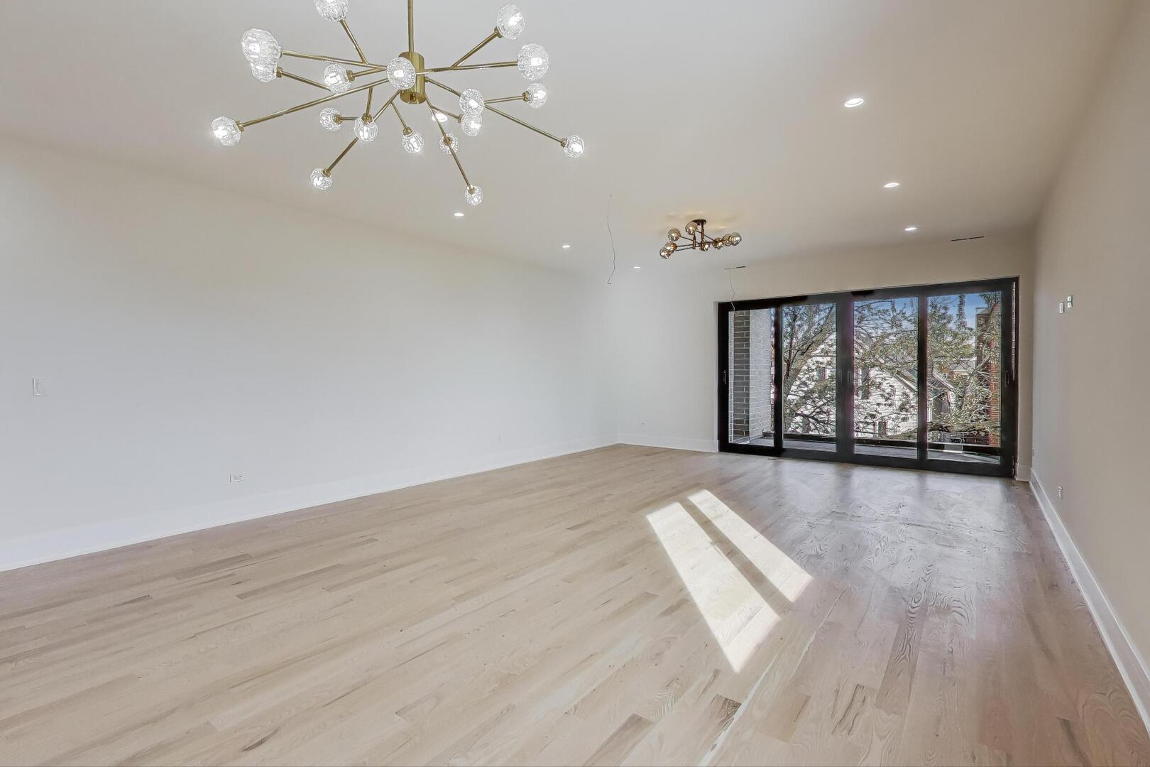 2307 W Foster Avenue Unit: 3