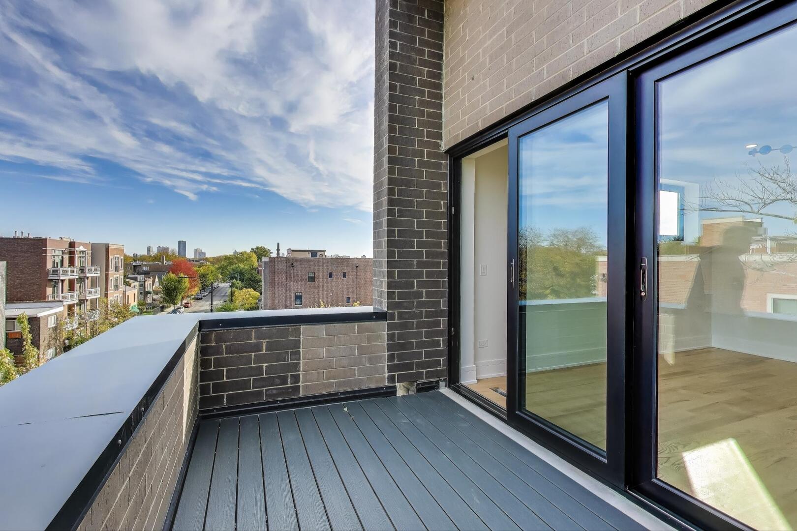 2307 W Foster Avenue Unit: 3