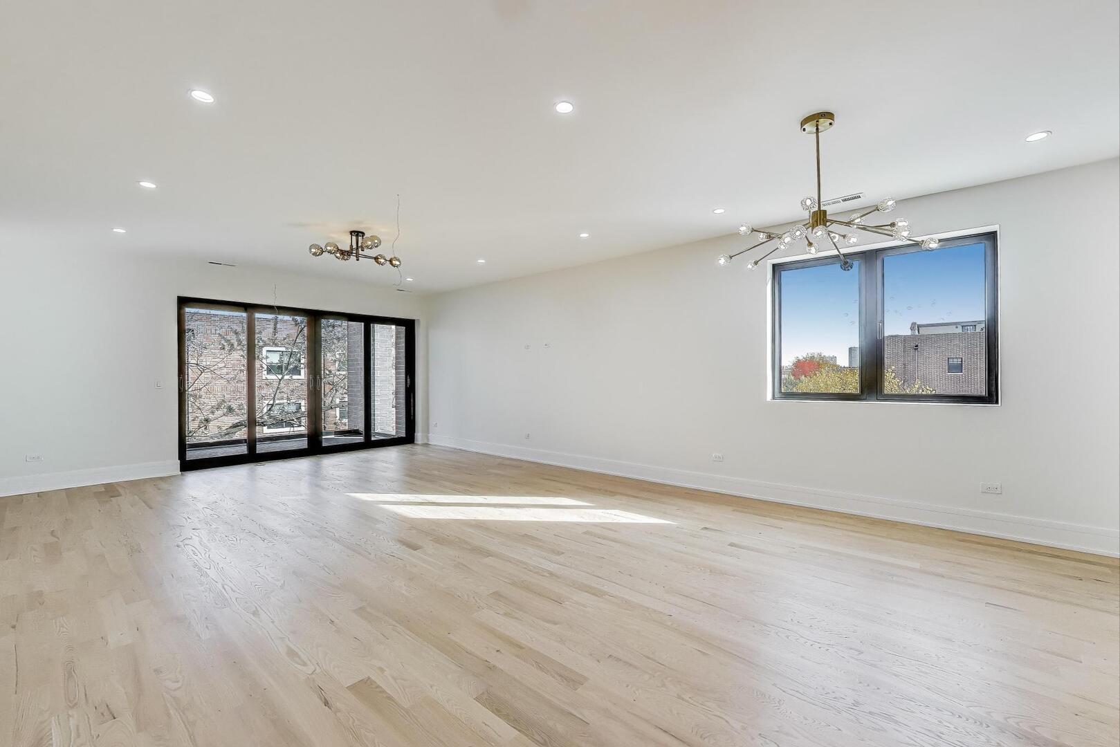 2307 W Foster Avenue Unit: 3