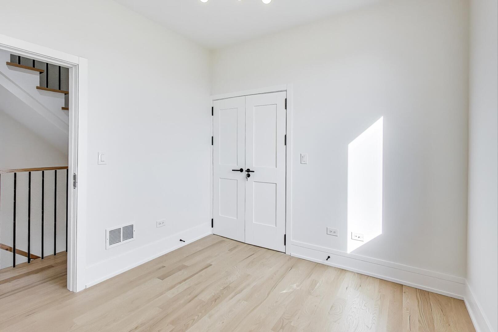 2307 W Foster Avenue Unit: 3