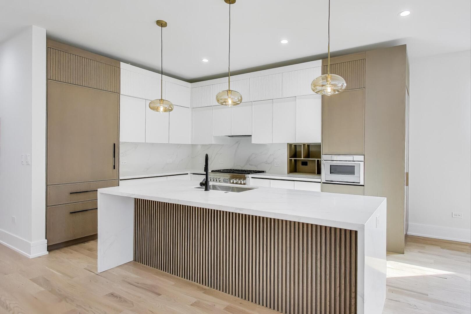 2307 W Foster Avenue Unit: 3