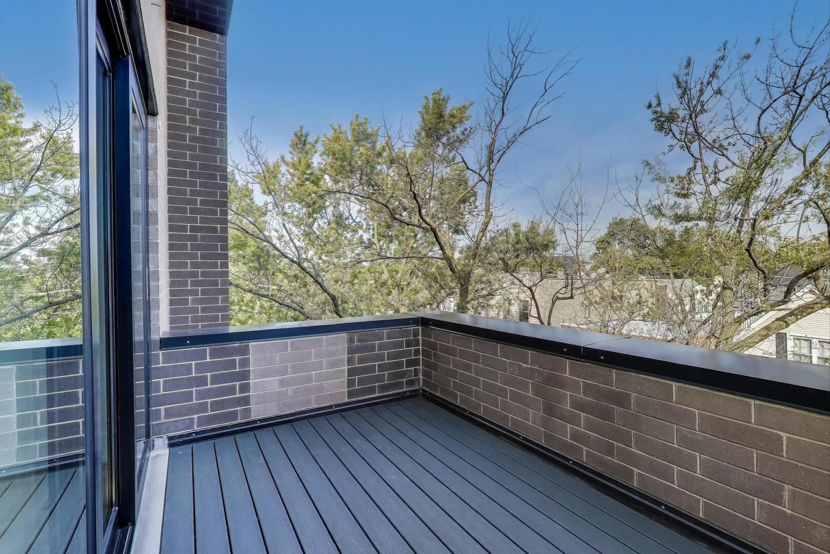 2307 W Foster Avenue Unit: 3